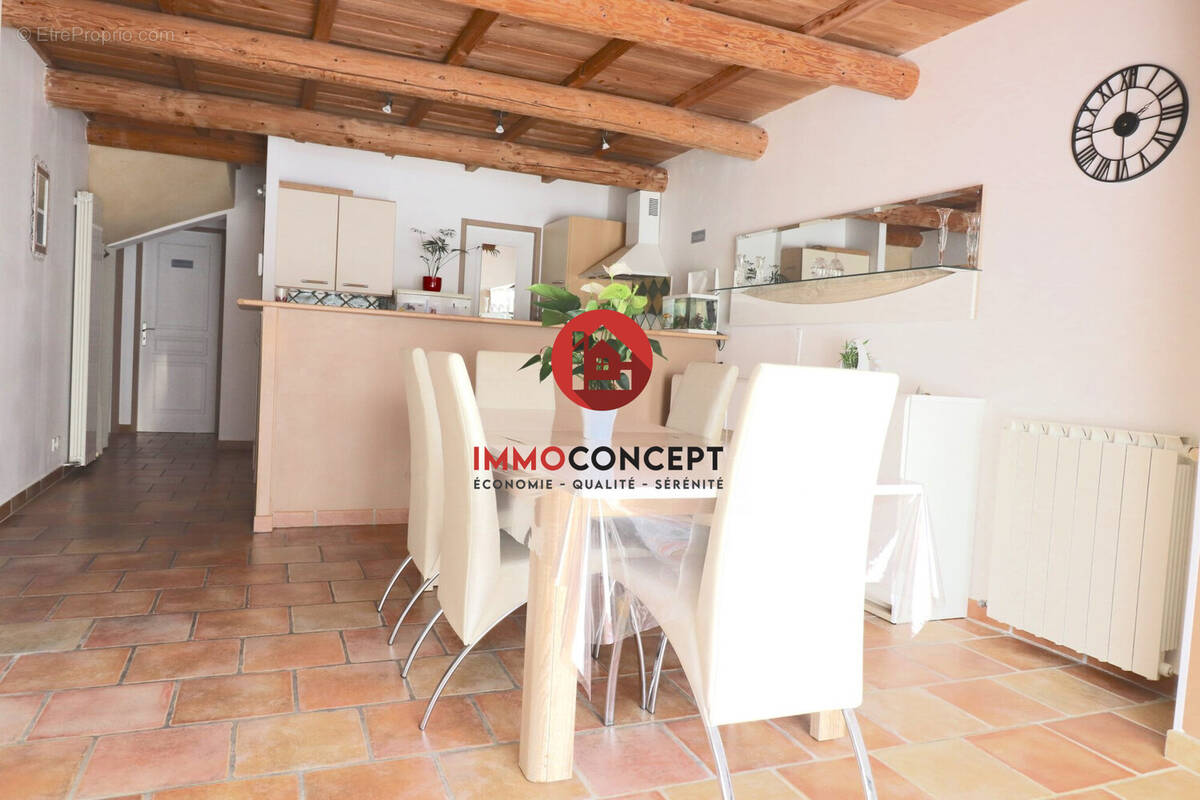 Appartement à BAGNOLS-SUR-CEZE