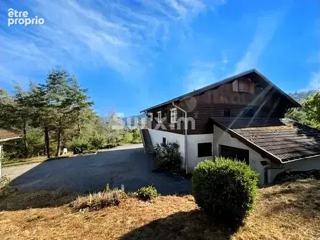 Maison 172 m² à Saint-Claude  - photo 10