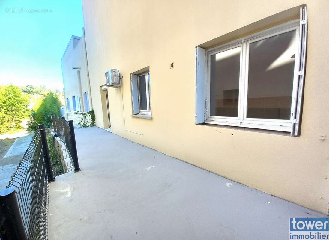 Appartement T4 de 90 m2 avec terrasse   Centre-ville   Résidence sécurisée - photo 4