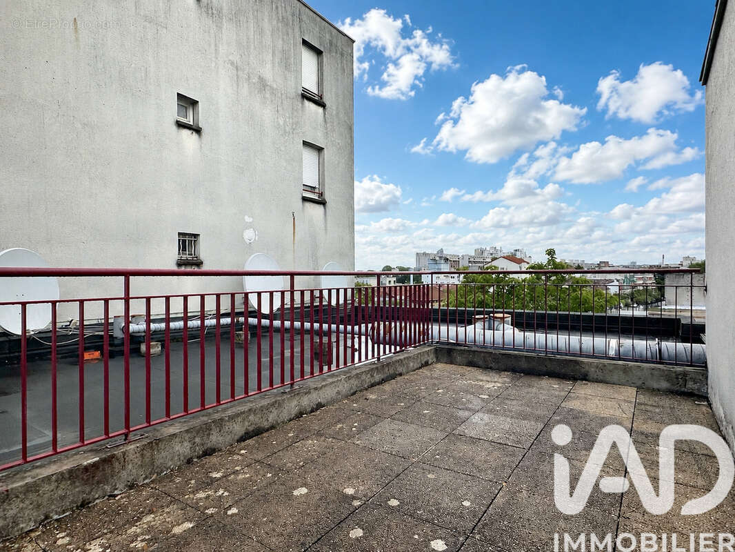 Photo 9 - Appartement à LA COURNEUVE
