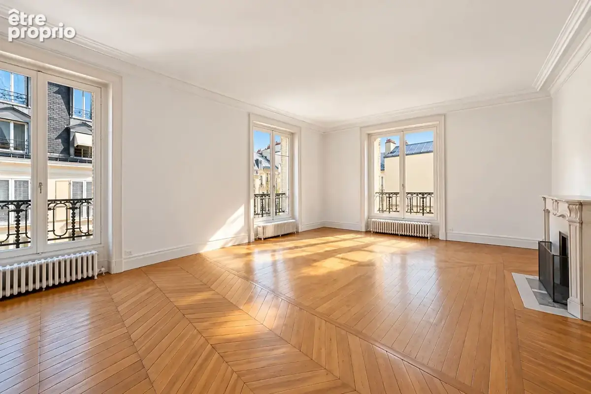Paris 7e - Rue du Bac  Appartement de réception et familial de 176 m² - photo 7