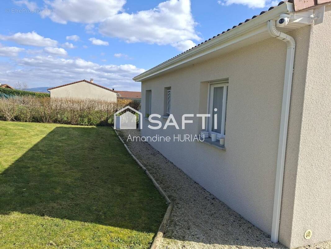 Photo 1 - Maison à LUZILLAT