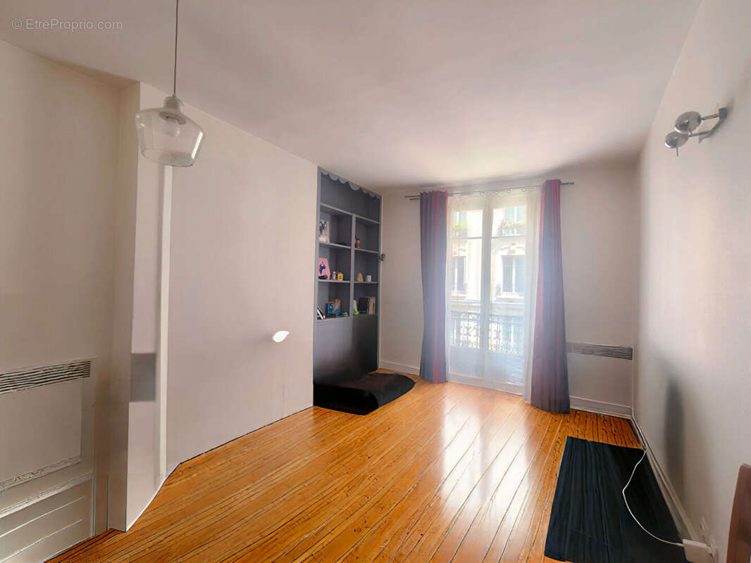 Appartement à PARIS-10E