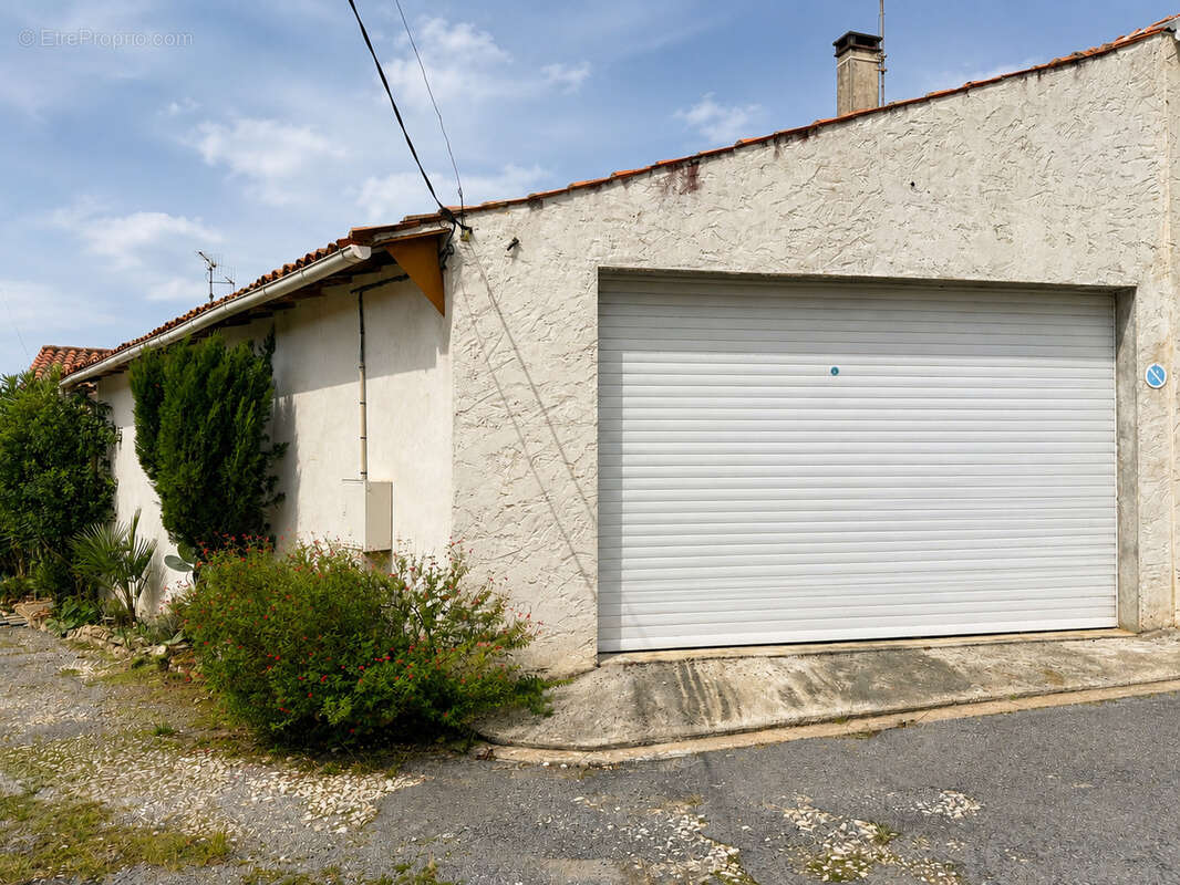 Maison de charme avec un grand garage - photo 11