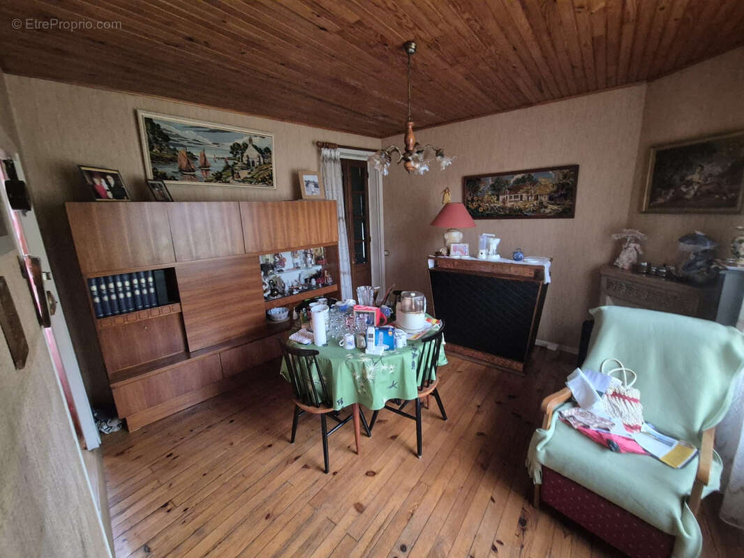 Maison à LA MONNERIE-LE-MONTEL