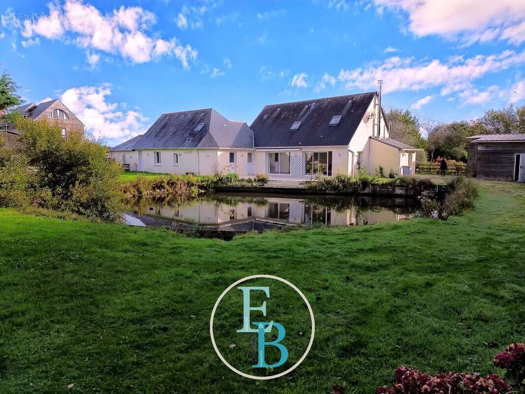 Maison à COLLEVILLE-SUR-MER