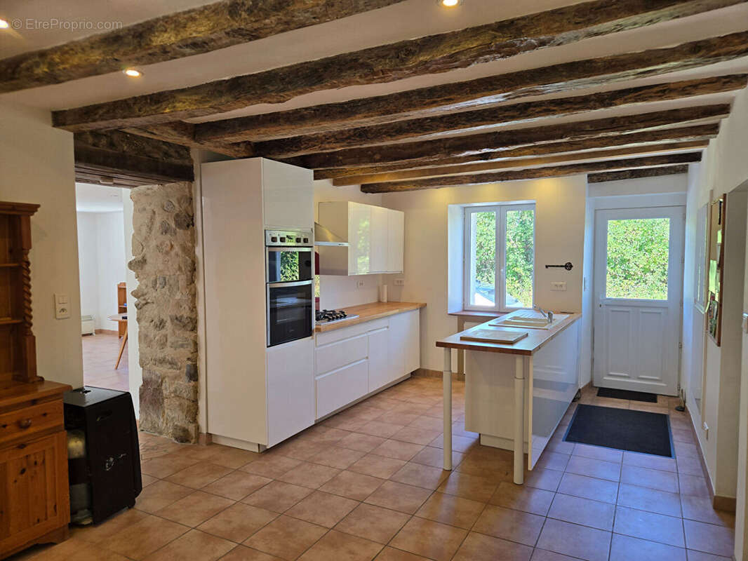 HAUTE VIENNE : Belle maison individuelle de 4 chambres, entièrement rénovée, située au bout d'une impasse paisible, à quelques m - photo 3