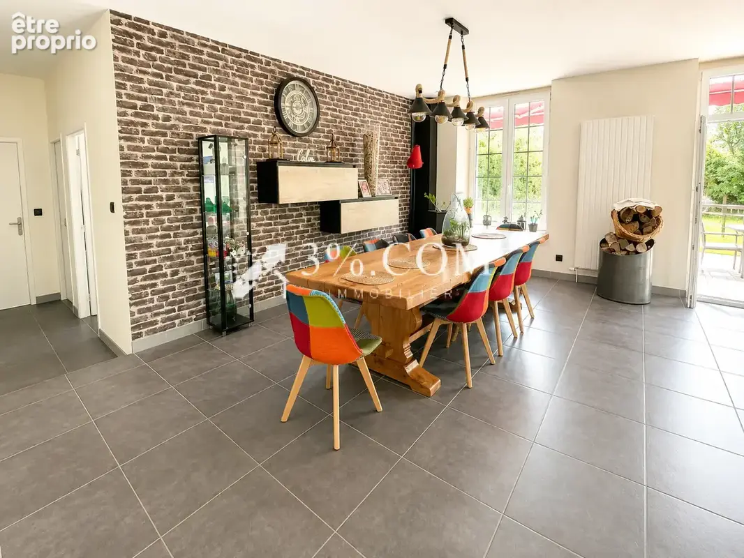 Maison - 4 chambres - garages - dependances - atelier - terrain 1400 m2 - photo 6