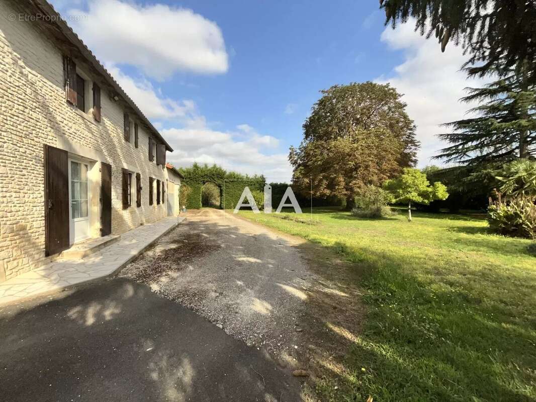 Maison à VILLEFAGNAN