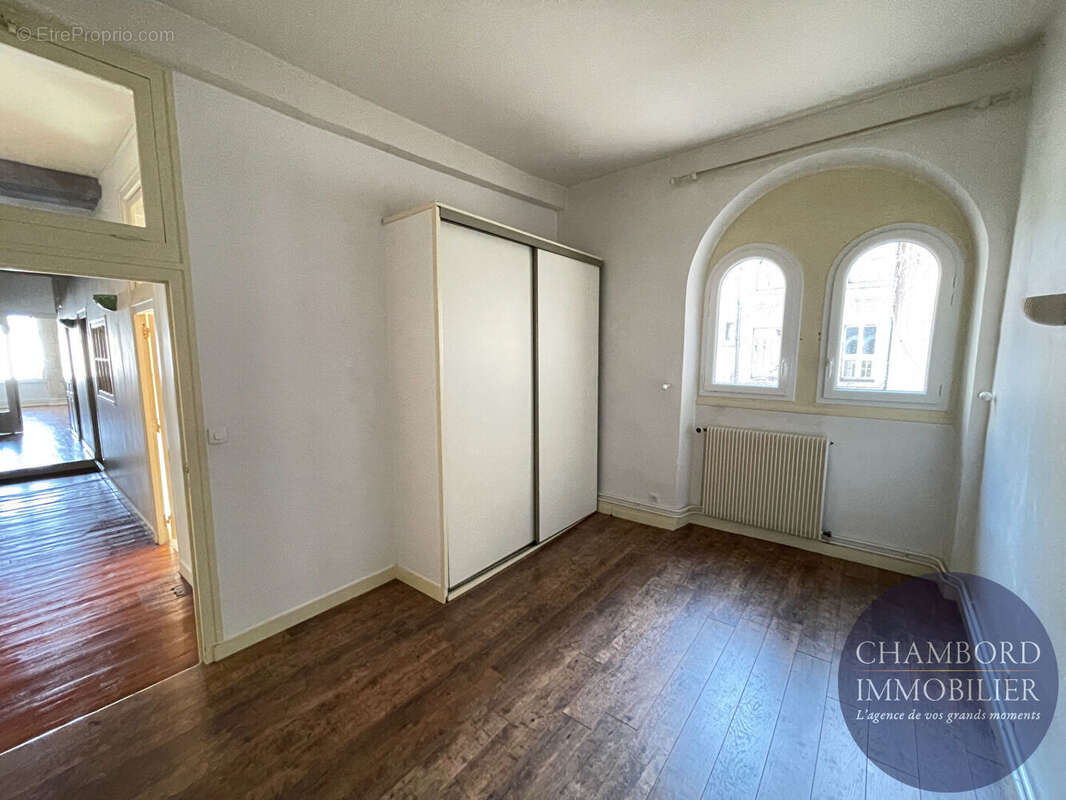 BLOIS  rue Franciade  - Appartement de caractère 124 m² avec parking - photo 8