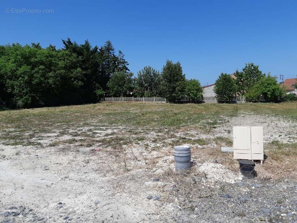 Terrain à VERMELLES