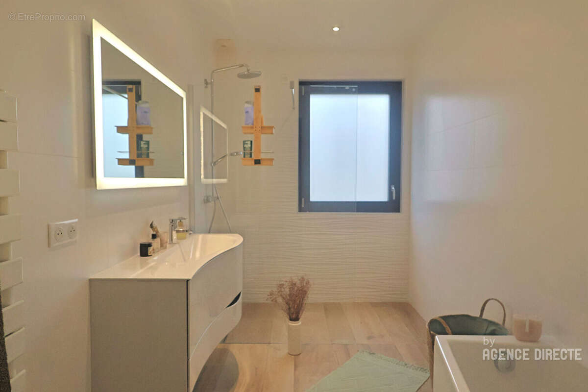 Maison à SAINT-SEBASTIEN-SUR-LOIRE