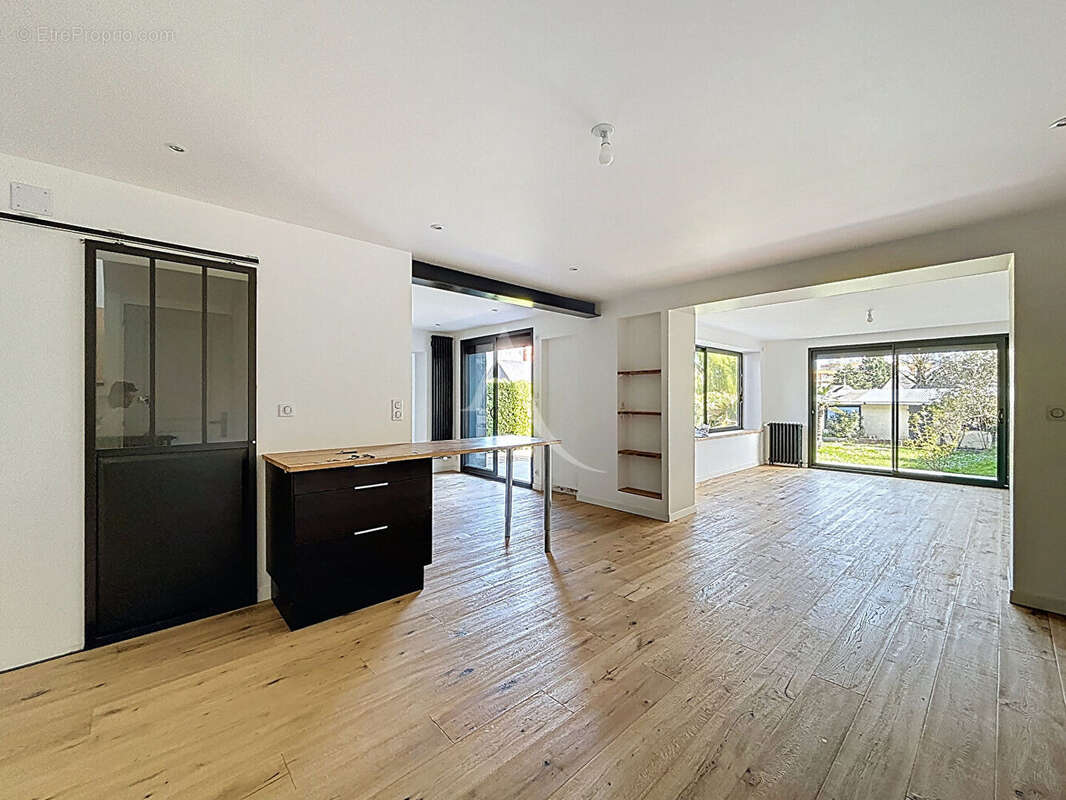 ANGERS - Maison rénovée + un local professionnel loué - photo 2