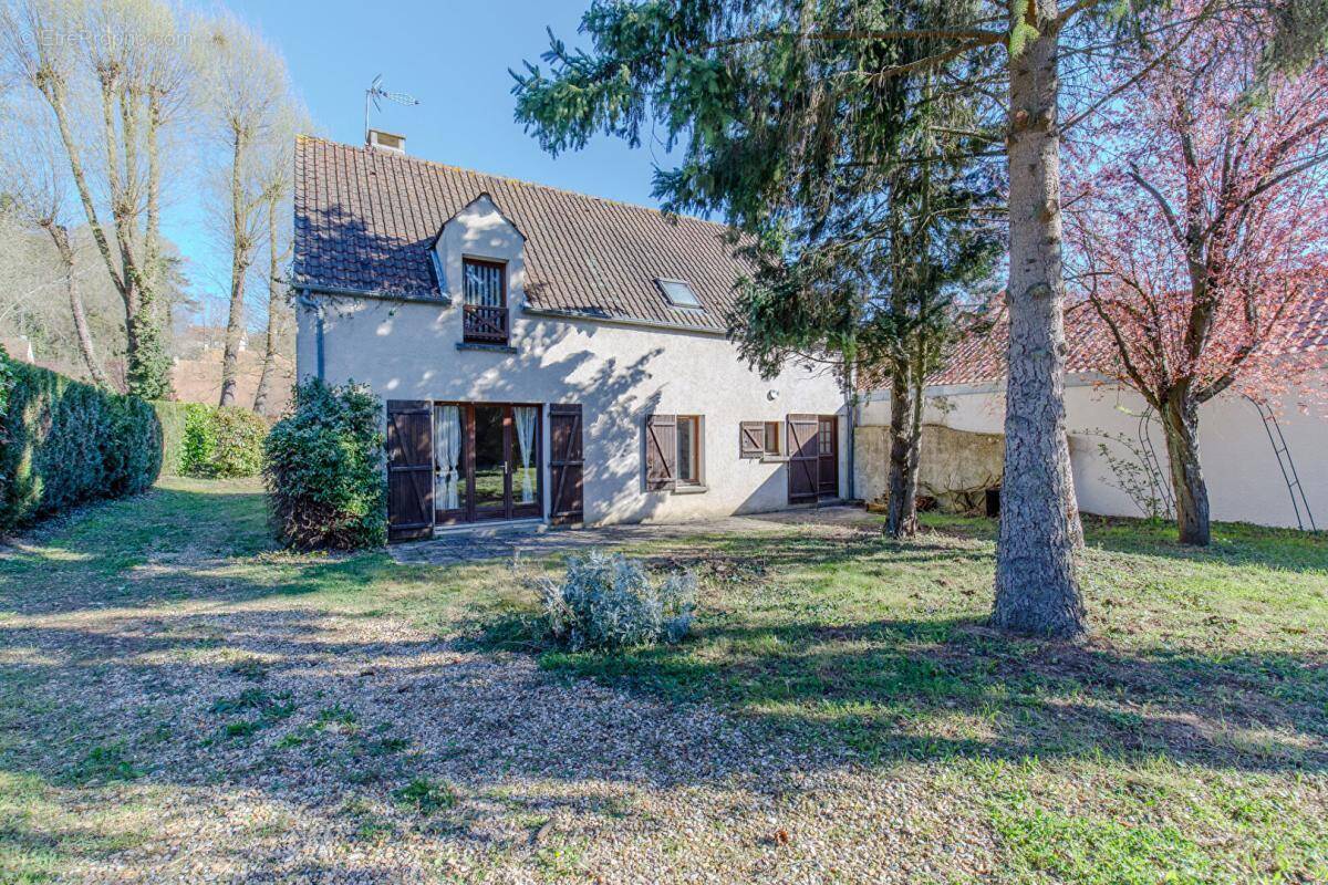 Maison à OINVILLE-SUR-MONTCIENT