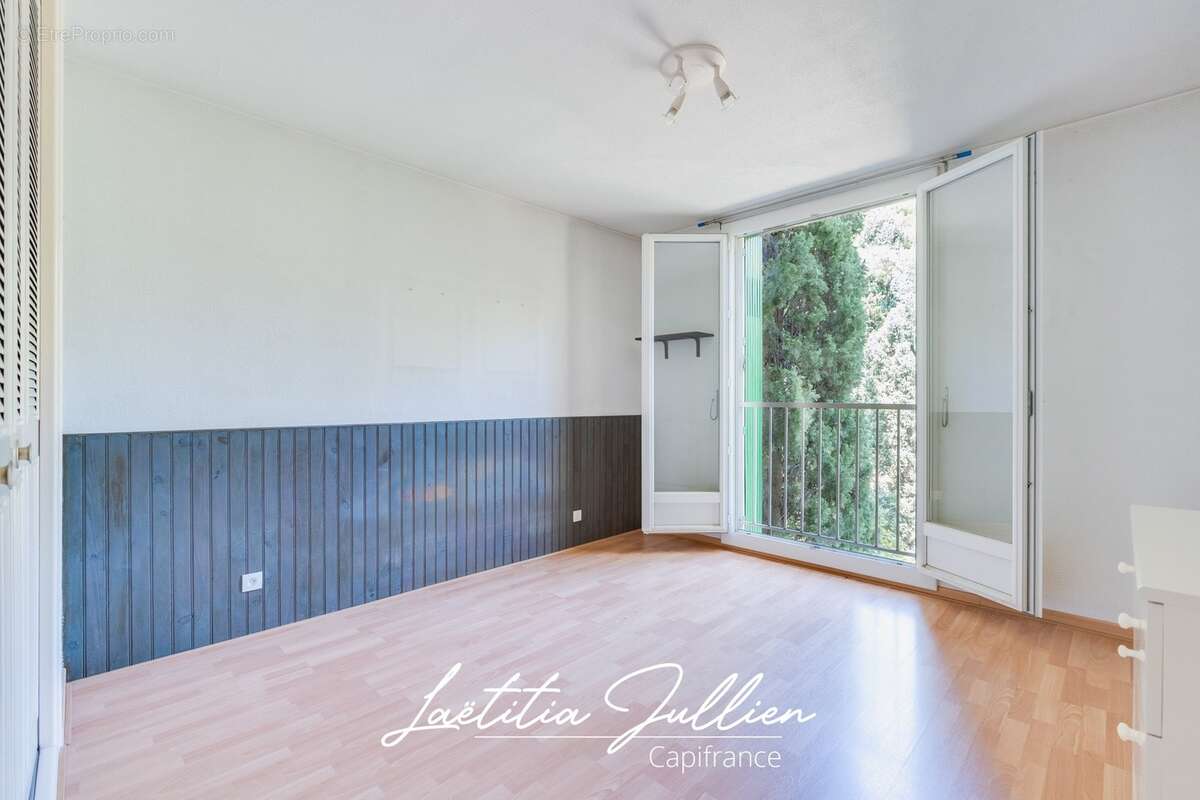 En exclusivité par Laëtitia JULLIEN – Marseille 10ème – Les Collines – T4 traversant de 83,83 m² avec balcon et loggia au pied d - photo 23