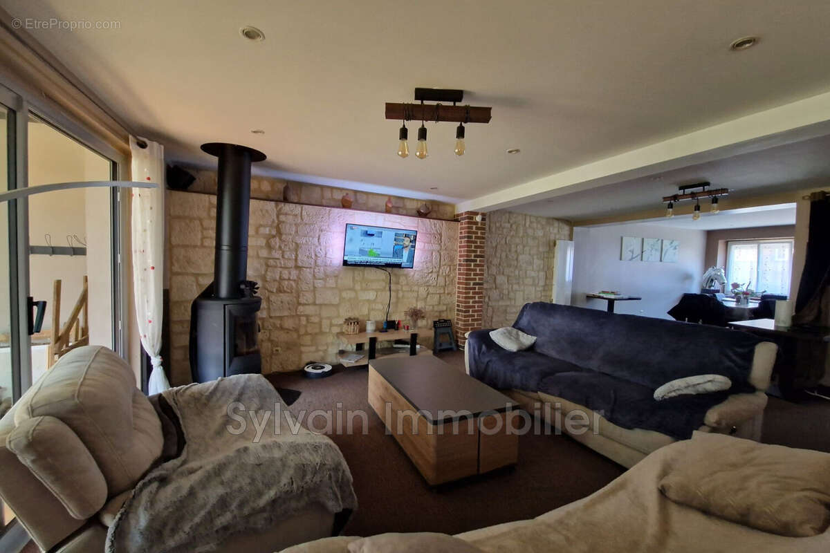 Maison 359 m² à Savignies  - photo 4