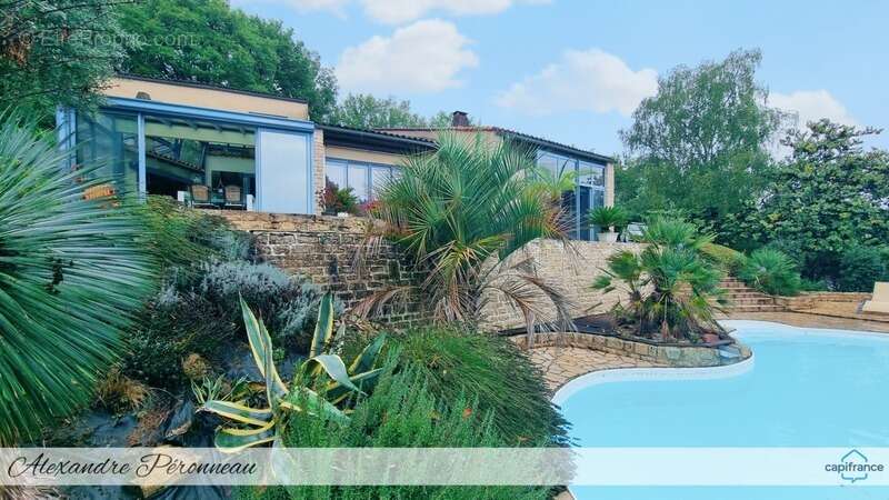 Dpt Vendée (85), à vendre FONTENAY LE COMTE maison d'architecte P9 de 307 m² - Terrain de 4000 m² - photo 2