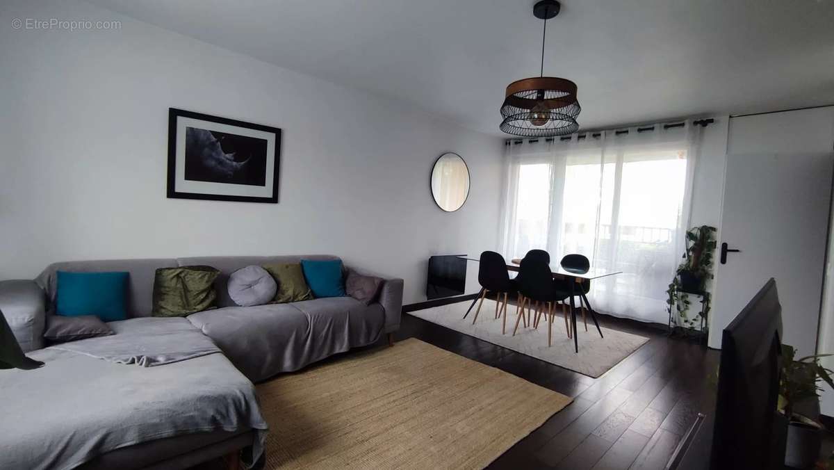 Appartement à VILLETANEUSE