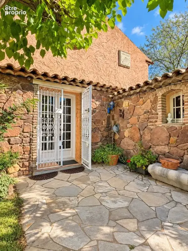 Photo Maison à Roquebrune-Sur-Argens au prix de 949 000€