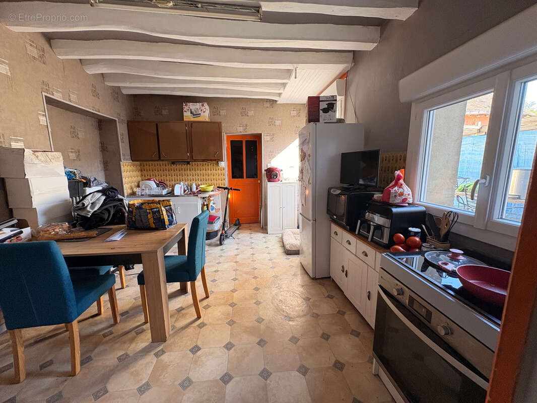 Commerce à LE BREIL-SUR-MERIZE