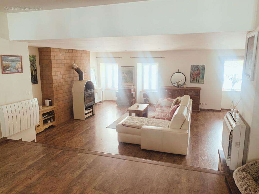 Appartement à LE LAUZET-UBAYE