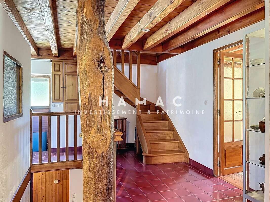 Maison à POULE-LES-ECHARMEAUX