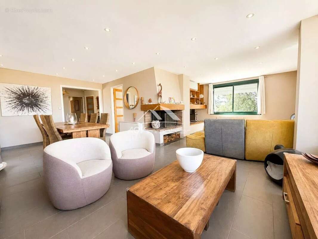 Maison d 'architecte de 200 m² habitable - piscine - 2540m² de terrain - 2 logements - photo 6