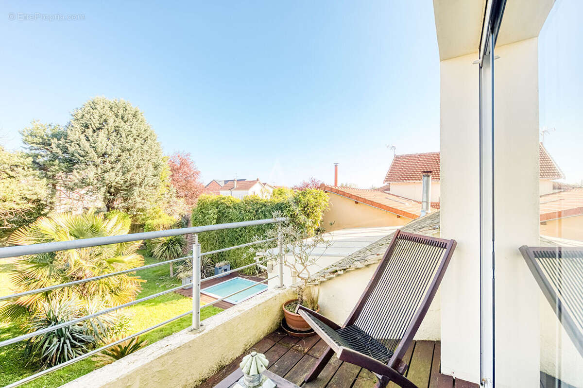 Maison à CHAMPS-SUR-MARNE