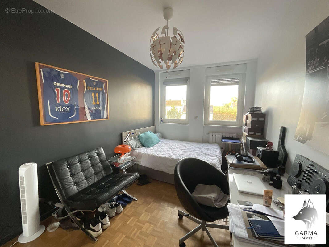 Appartement à COURBEVOIE
