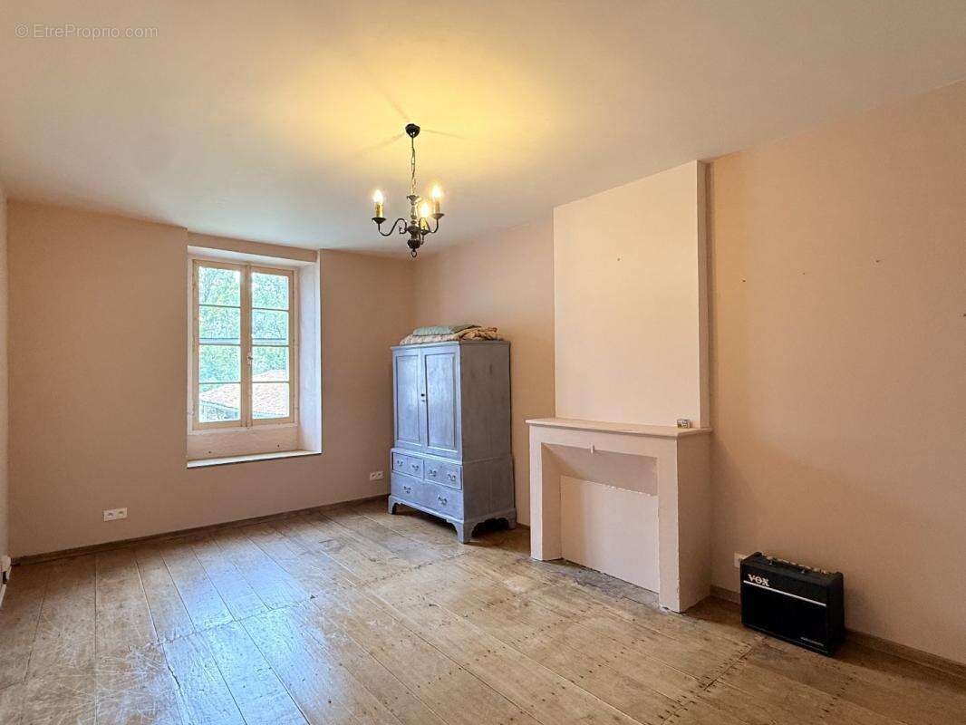 Maison à AUBETERRE-SUR-DRONNE