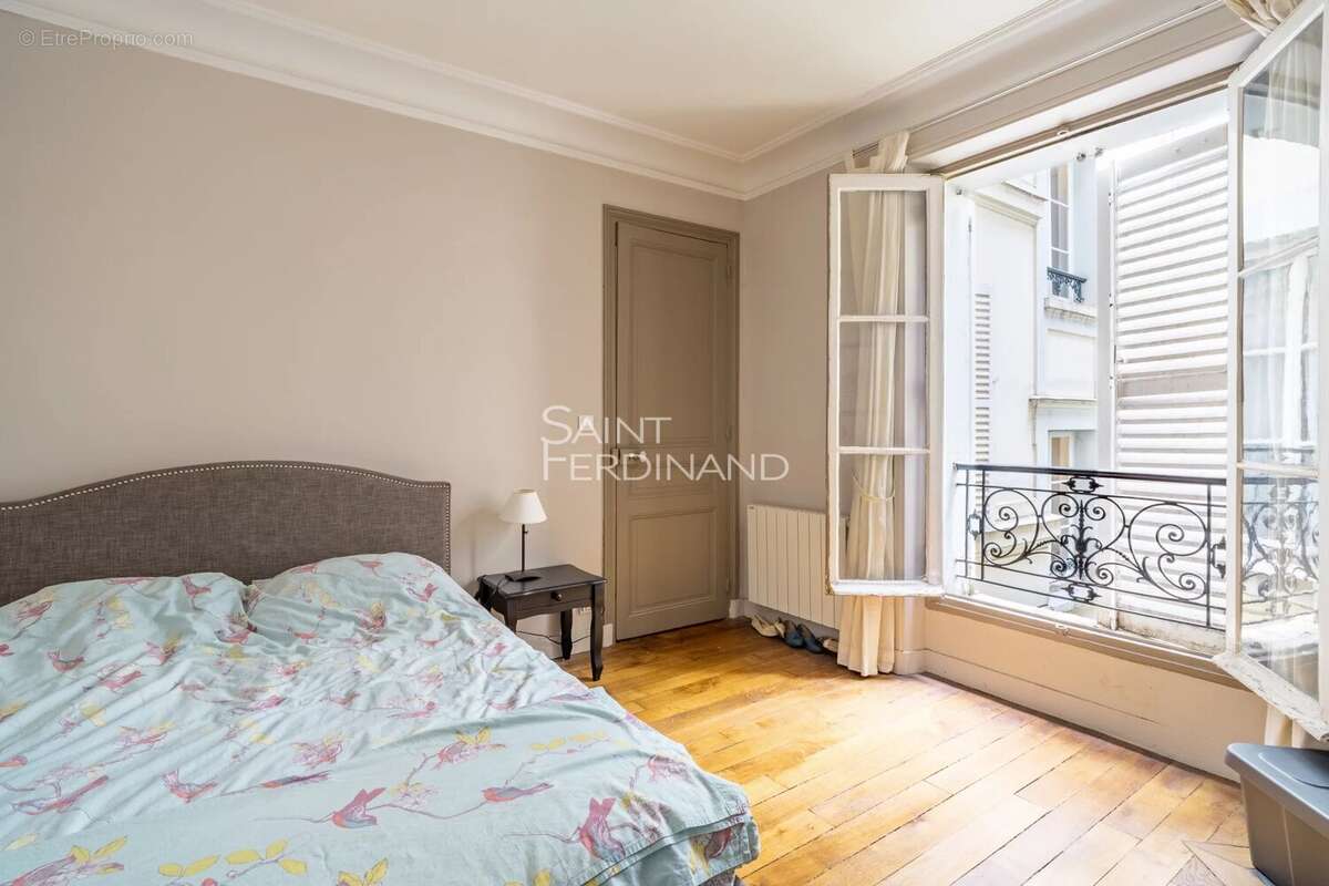 Appartement à PARIS-17E