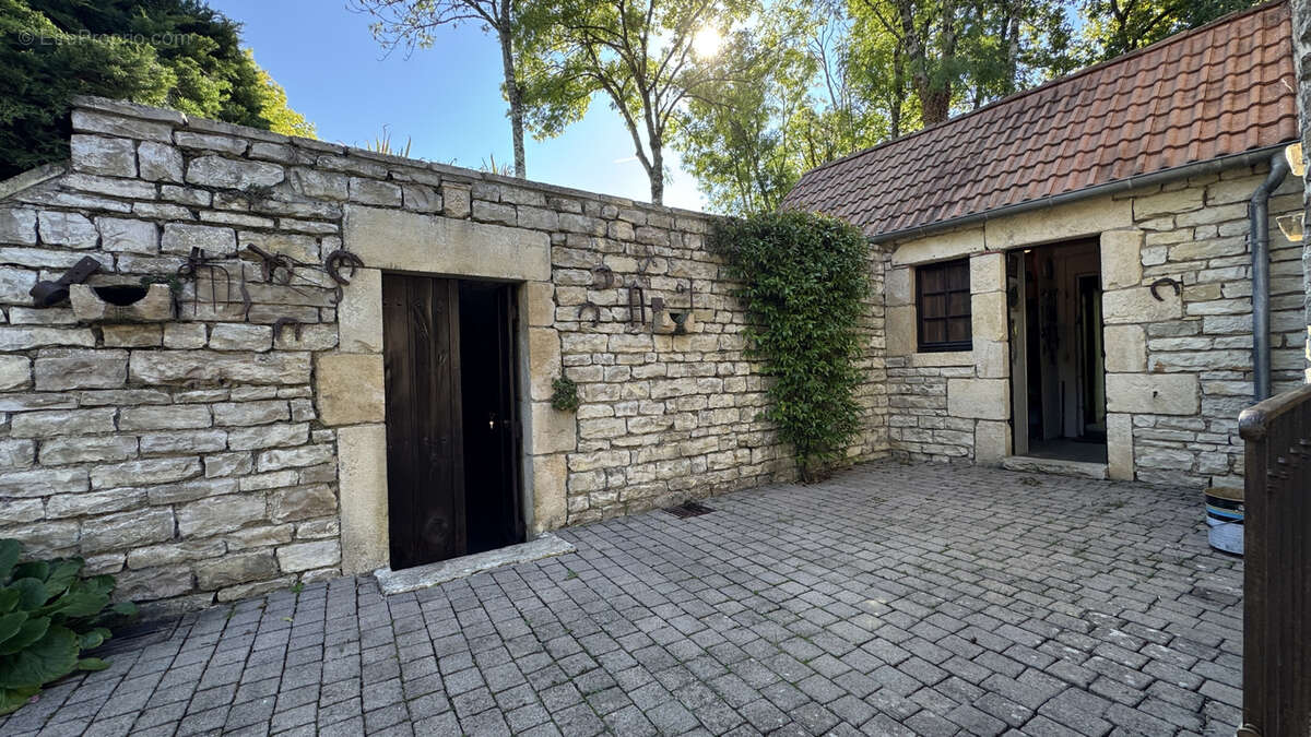 Maison à JOUX-LA-VILLE