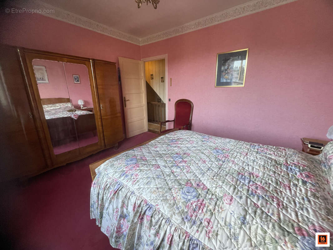 Maison à LA MONNERIE-LE-MONTEL