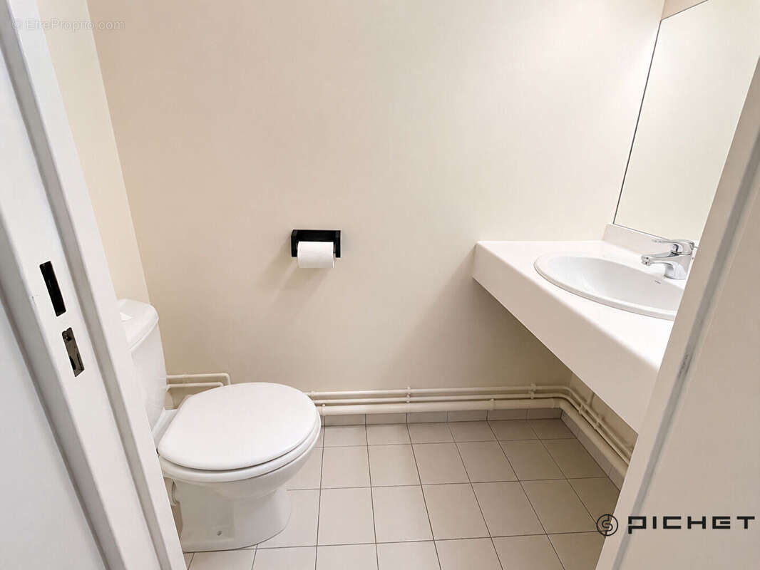 A Vendre - Appartement 2 pièces 57 m² + Place de parking Sous-sol - Vaugirard - Convention - photo 4
