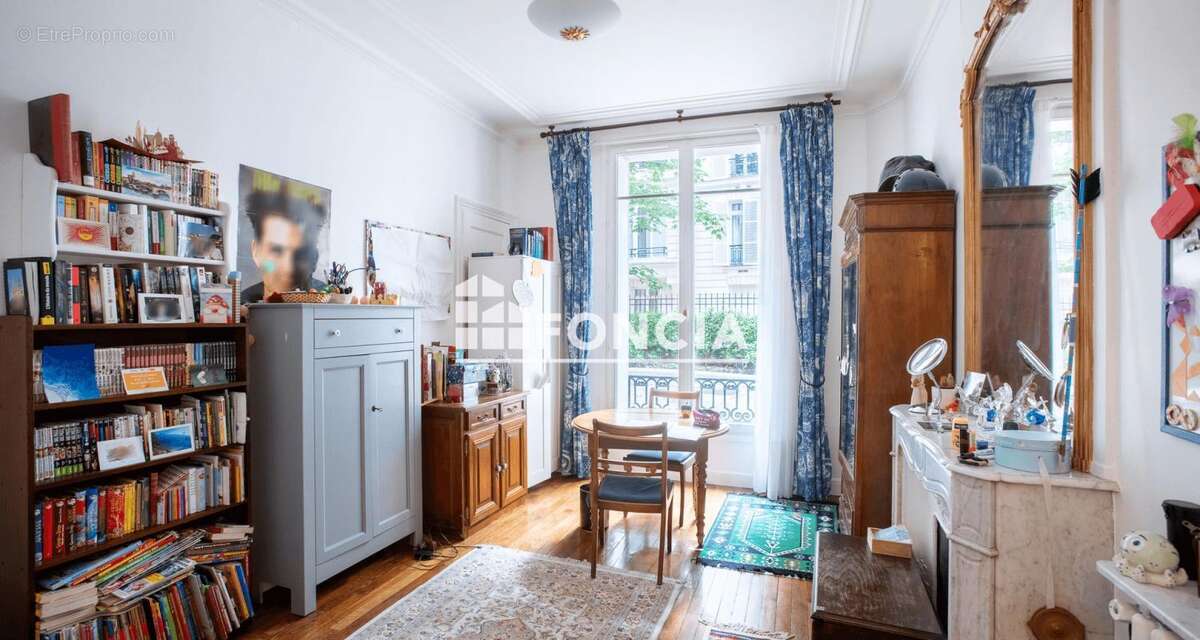 Appartement à PARIS-16E