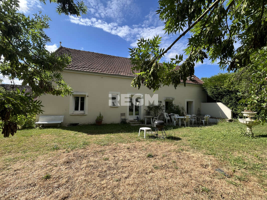 Maison à LA CHAPELLE-LA-REINE