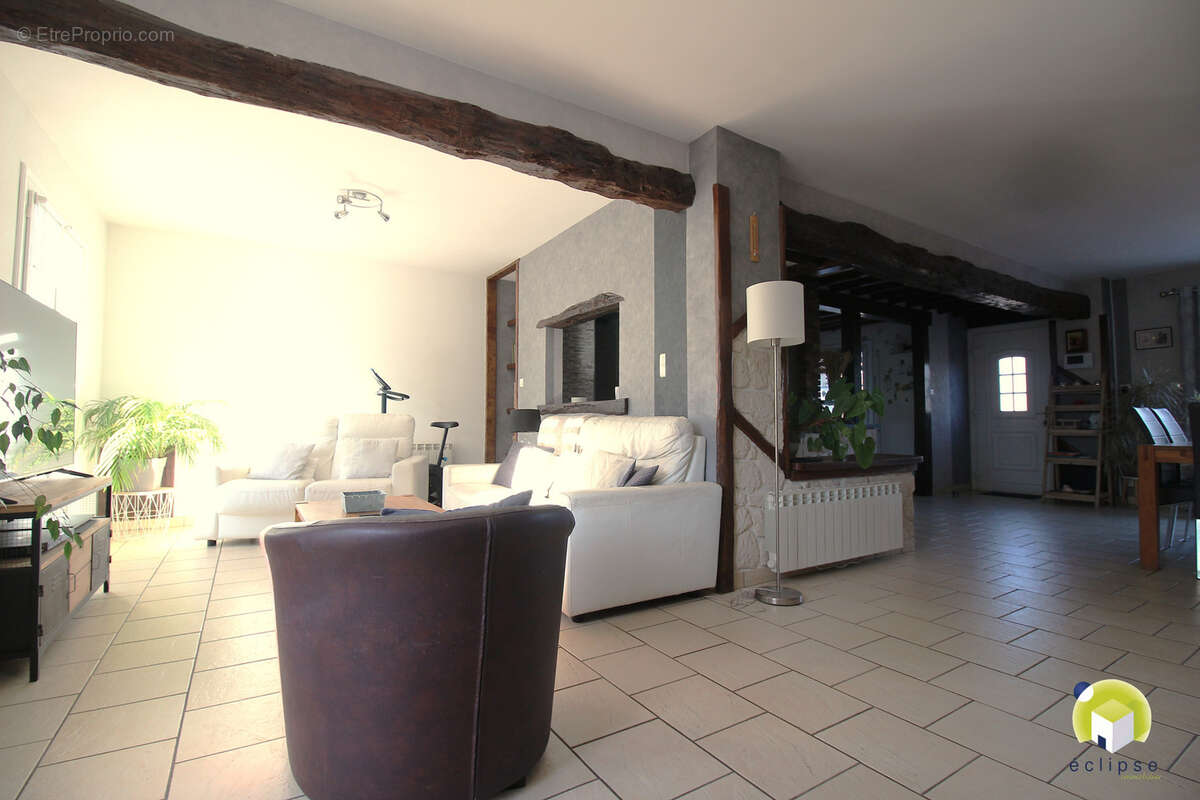 Maison à MEZERIAT