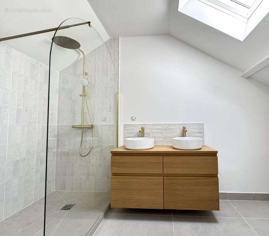 Appartement T3, 74,08 m², Paris 18 - photo 3