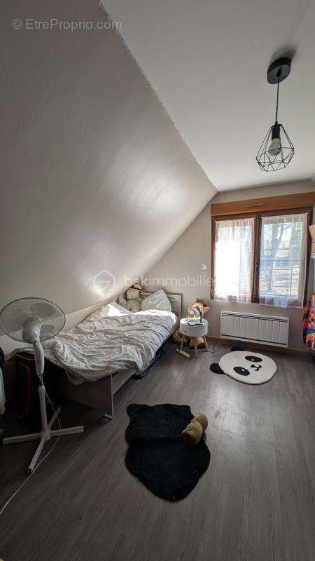  Grande maison traditionnelle avec terrain arboré, sous sol et garage - photo 15