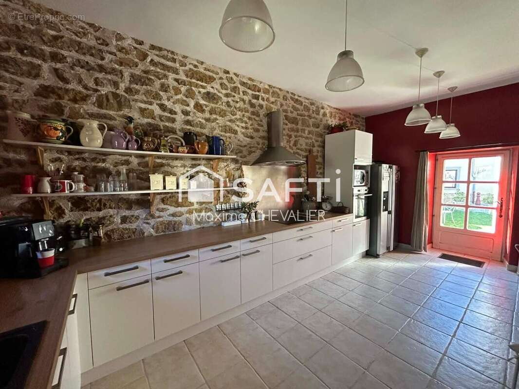 Maison 312 m² à Nohant-Vic  - photo 2