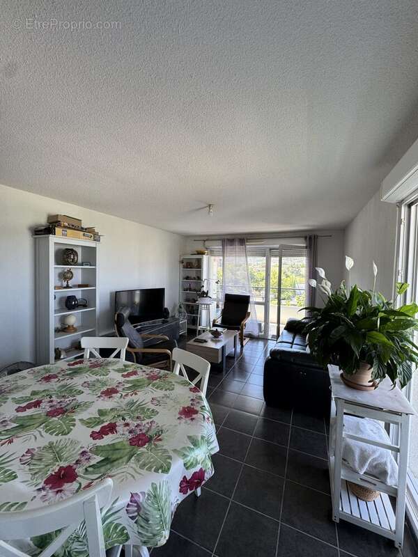 Appartement à CHATEAUNEUF-LES-MARTIGUES