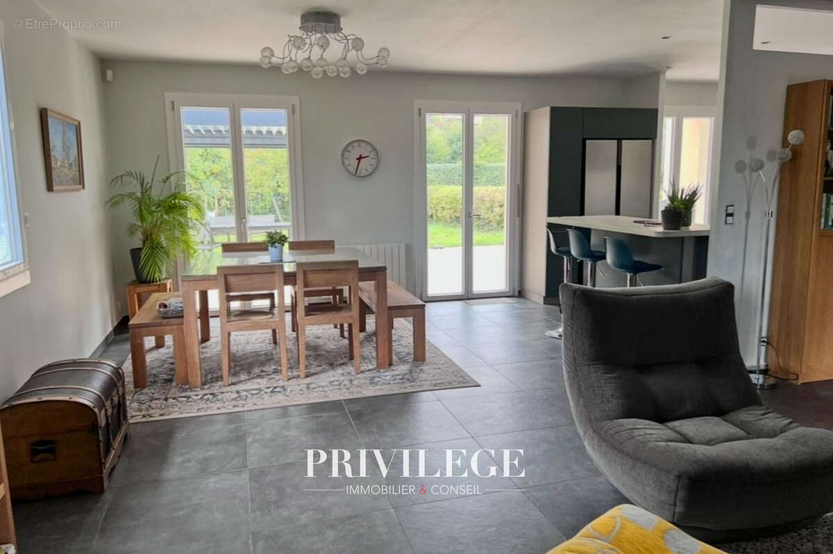 Maison à SAINT-CYR-AU-MONT-D&#039;OR