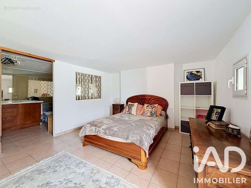 Maison 110 m² à Eyguieres  - photo 7