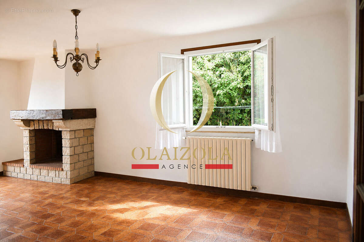 SAINT-JEAN-DE-LUZ - Maison familiale avec jardin et beau potentiel - photo 8