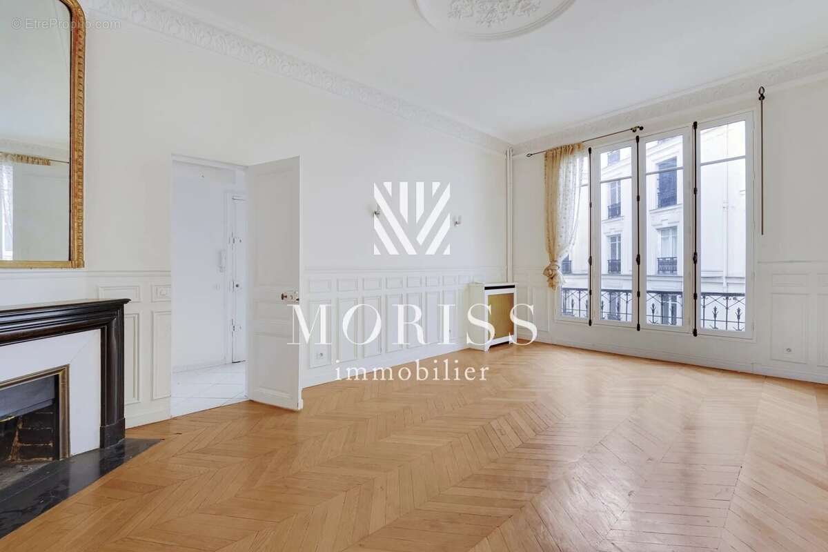 Appartement à PARIS-16E