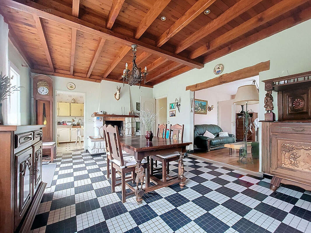 Maison à PAREMPUYRE