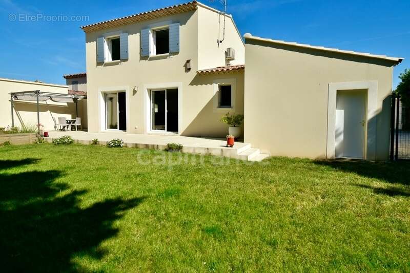 Maison à FONTVIEILLE
