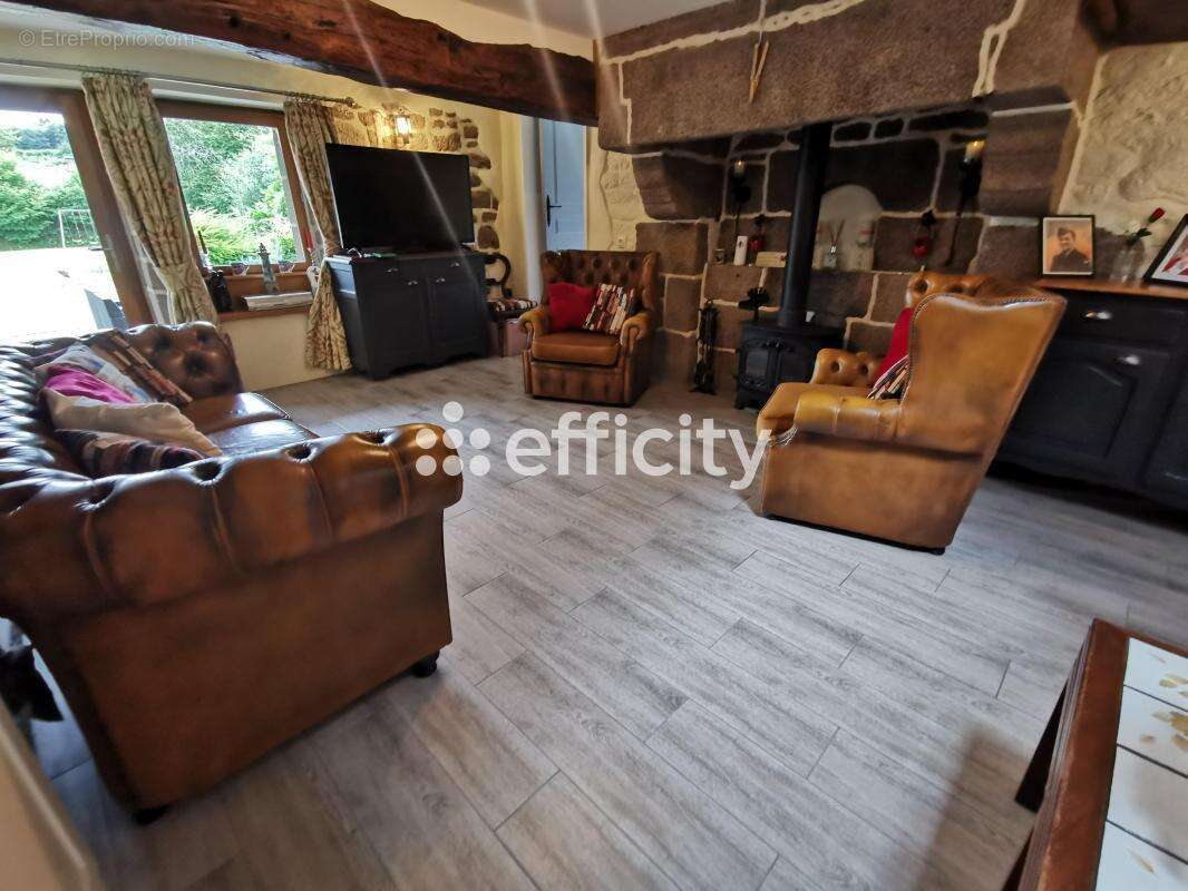 Maison à SAINT-SEVER-CALVADOS