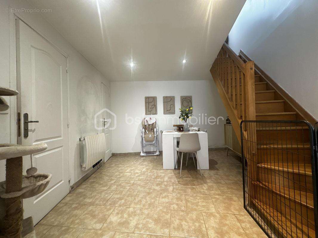 Ensemble immobilier à Égreville. Idéal investisseur ou résidence principale avec revenu locatif - photo 6