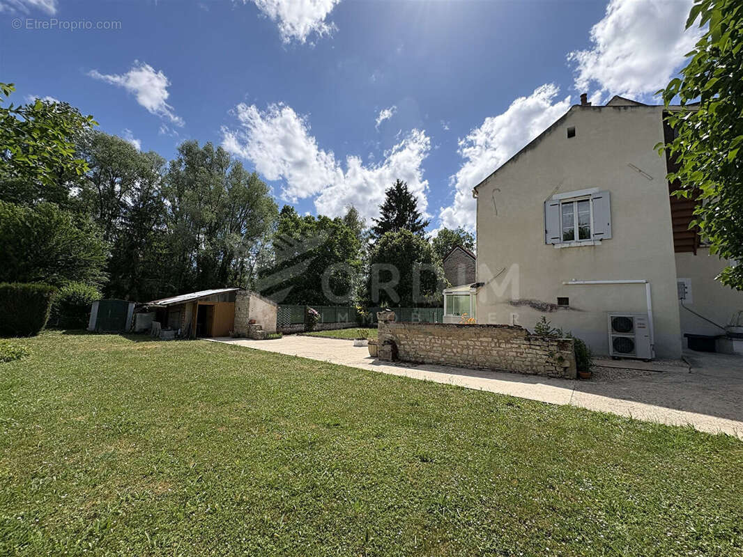 Maison à LUCY-SUR-CURE